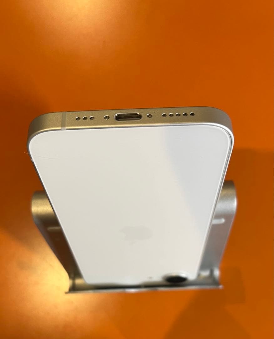 【超美品】iPhone16e 128GB ホワイトバッテリー100%シムフリー