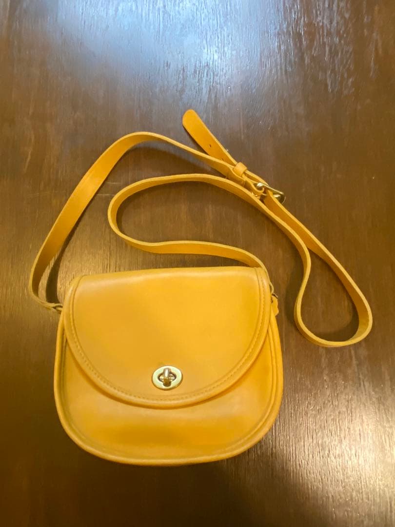 オールドコーチショルダーバッグセカンドバッグイエロー