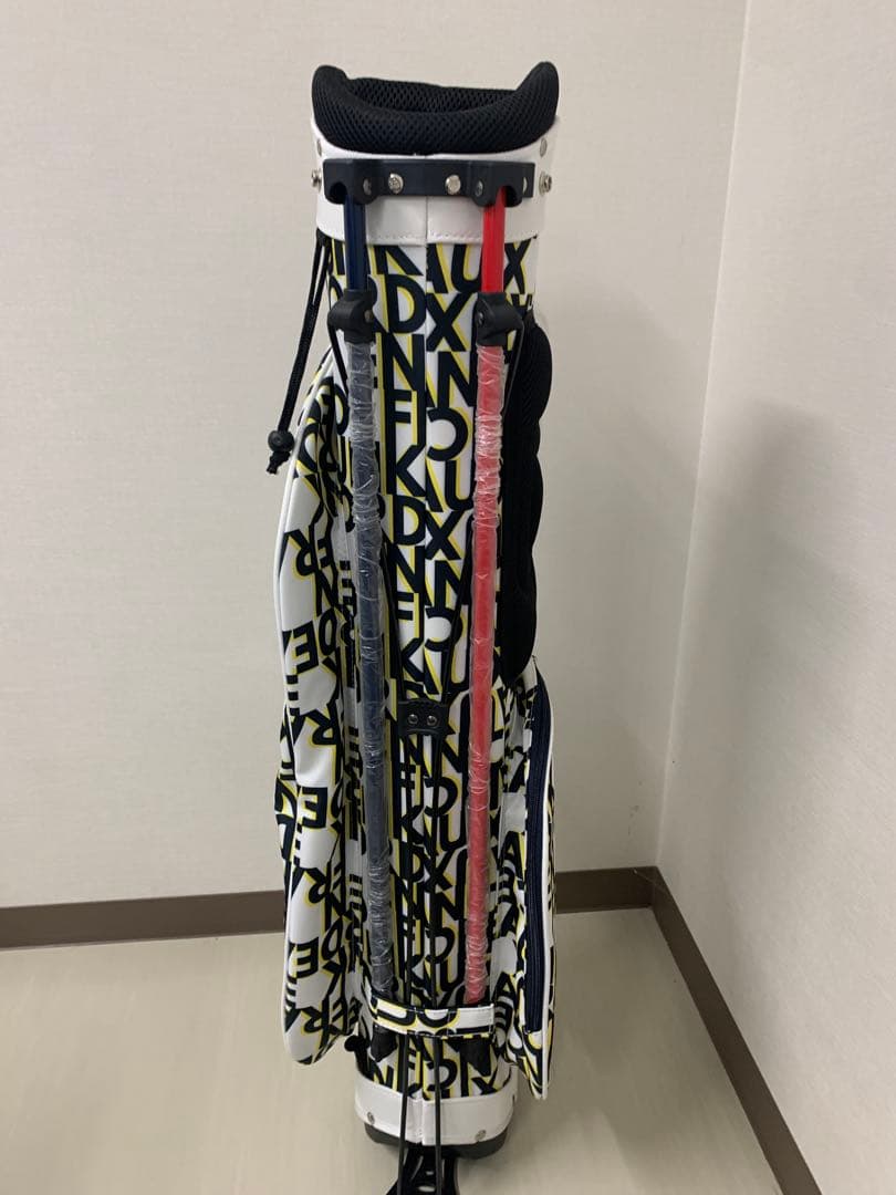 未使用品 CLUNK キャディバッグ 7型 ホワイト/ブラック/イエロー