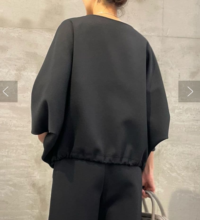 2.2万　今季新品ビアズリー　リップルダンボール トップス　黒ガリャルダガランテ