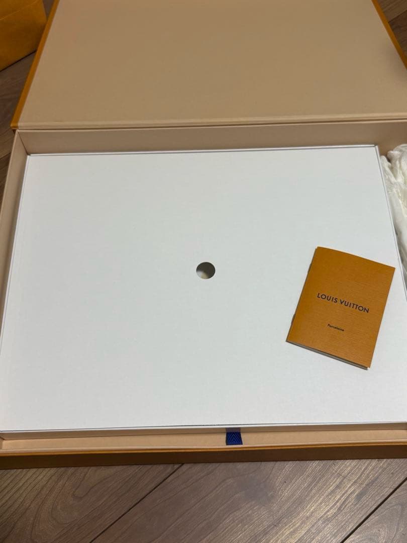 ルイ・ヴィトン オーバルプレート ホワイト ベージュ モノグラムフラワータイル