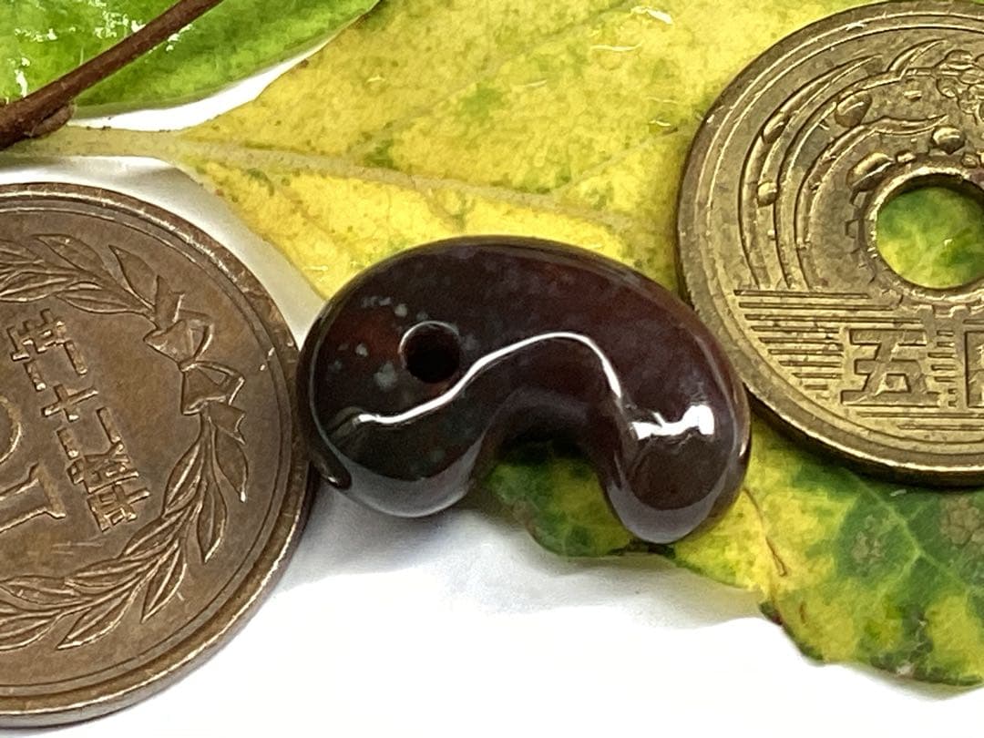 超レア‼️伊勢青石 コレクション　赤茶【ヘマタイト】　レア勾玉　鑑別書無しの安価‼️