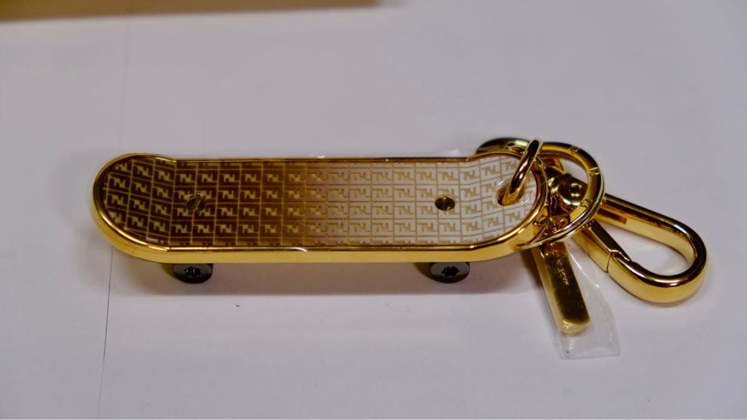 FENDI スケートボード　キーチャーム　正規品　新品未使用　箱付き