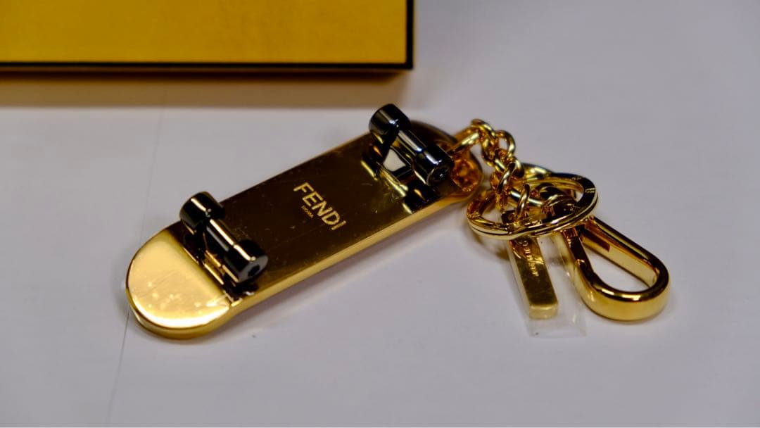 FENDI スケートボード　キーチャーム　正規品　新品未使用　箱付き