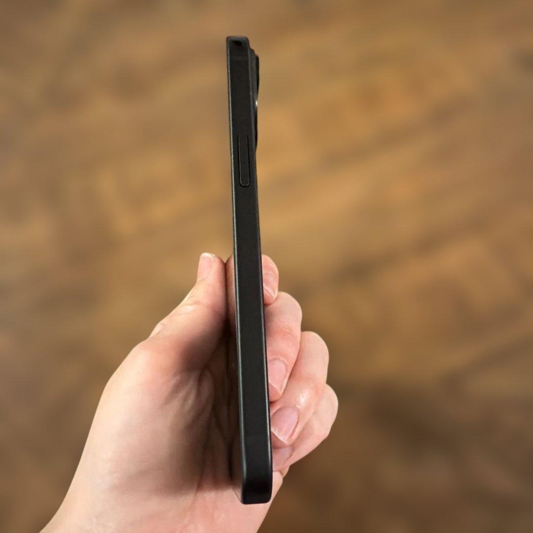 【美品】Apple iPhone 15 ブラック 本体