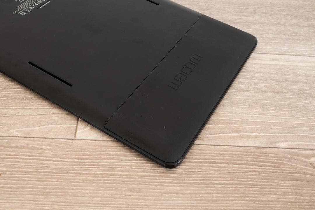 動作OK！Wacom 液晶ペンタブレットCintiq 13HD DTK-1301