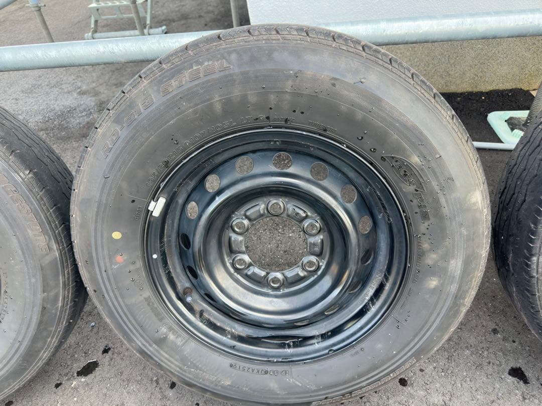 ハイエース純正ホイール