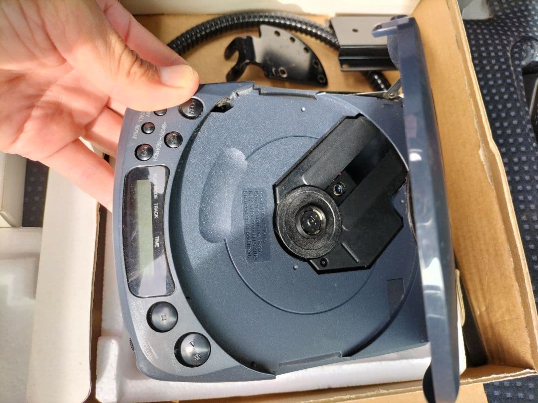 早い者勝ち【完品】Panasonic 車用 ポータブルCDプレイヤー、激レア商品