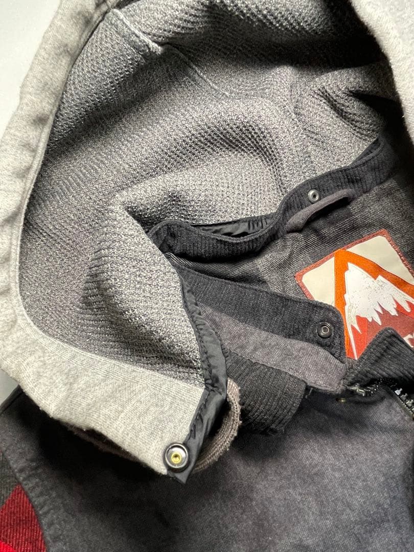 BURTON バートン スノーボードウエア Ｍサイズ 赤黒チェック ネルシャツ