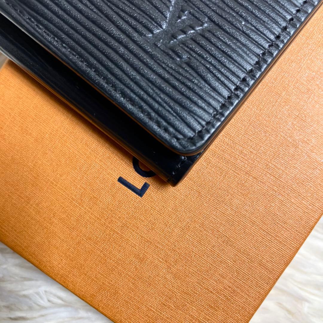 【未使用級】ルイ・ヴィトン 名刺入れ エピ アンヴェロップ カルトドゥヴィジット