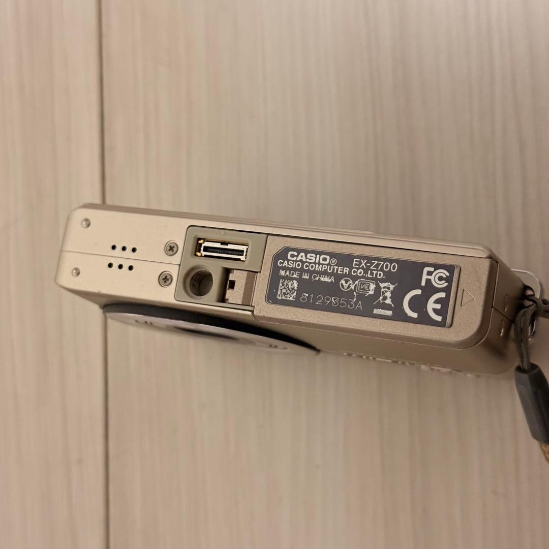 美品　CASIO EXILIM EX-Z700 デジカメ ゴールド　 軽量