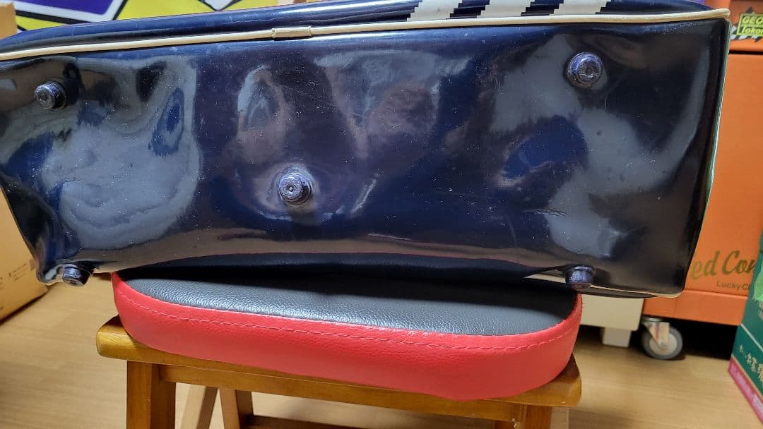 adidas エナメルボストンバック　紺色　ユーズド品