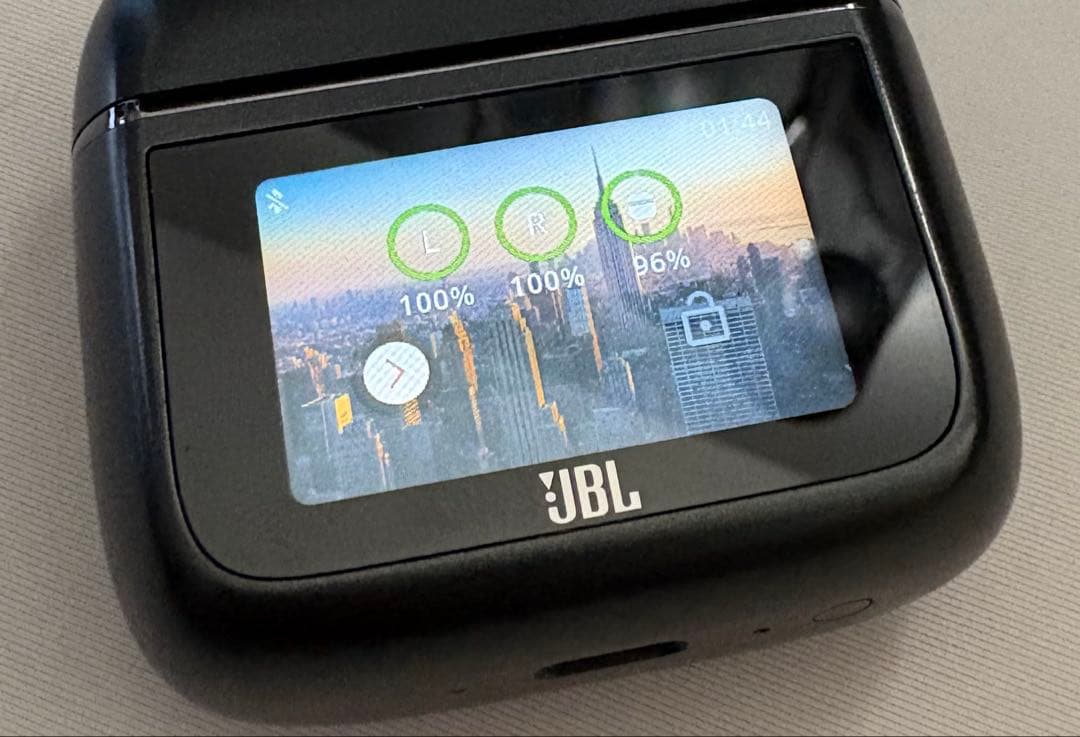 JBL tour pro3ワイヤレスイヤホン 充電ケース付き