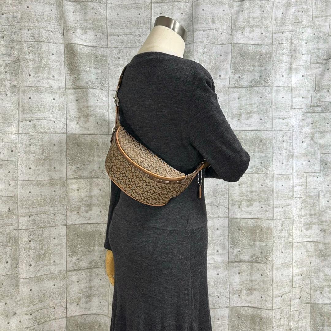 COACH コーチ ミニシグネチャー ボディバッグ ウエストポーチ ベージュ系