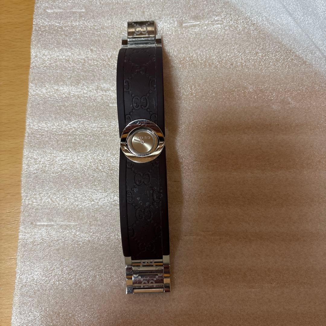 GUCCI トワール　バングルウォッチ　ターンフェイス時計