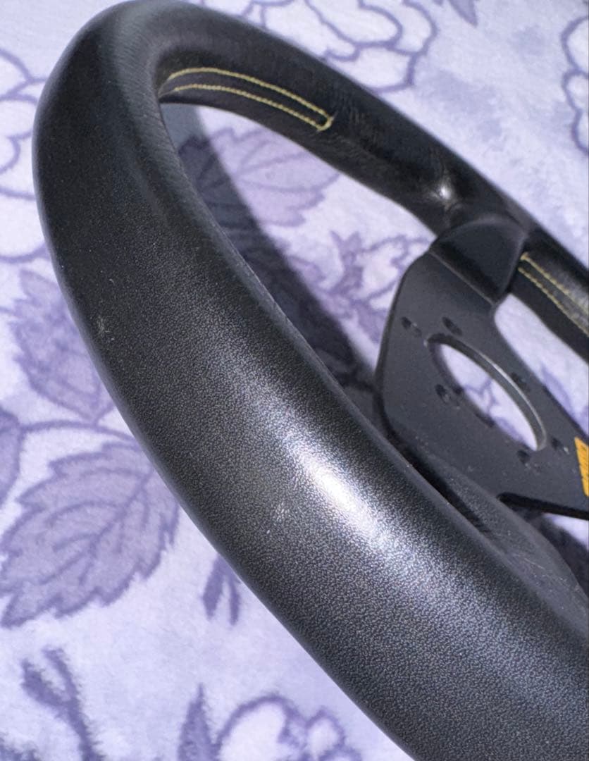 MOMO ヴェローチェレーシングステアリング　350mm