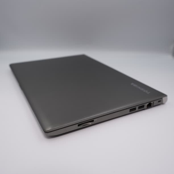 美品★ 13 TOSHIBA i7-7 8GB SSD 256GB office