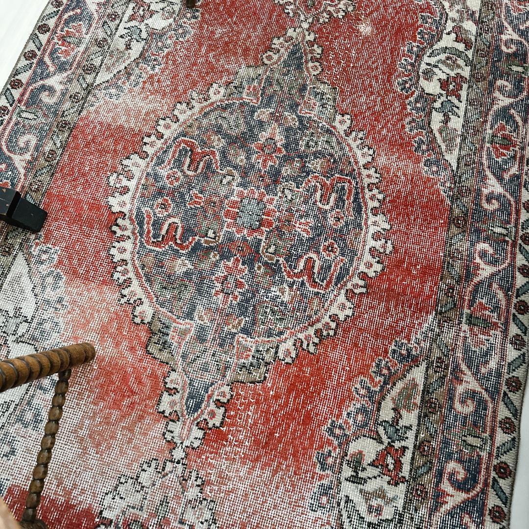トルコ ヴィンテージラグ A120 レッド ネイビー カーキグリーン
