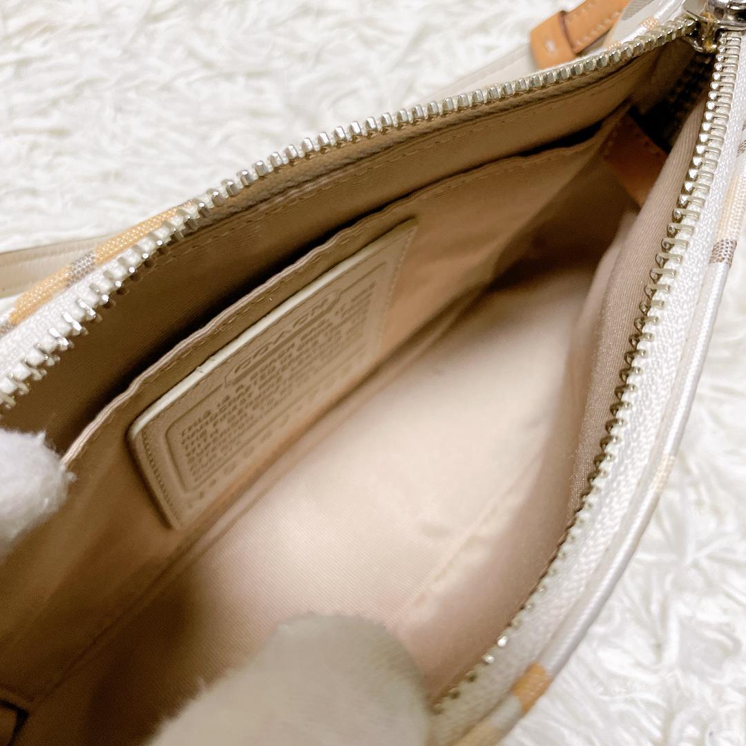 美品 COACH アクセサリーポーチ ハンドバッグ シグネチャー ハンドバッグ