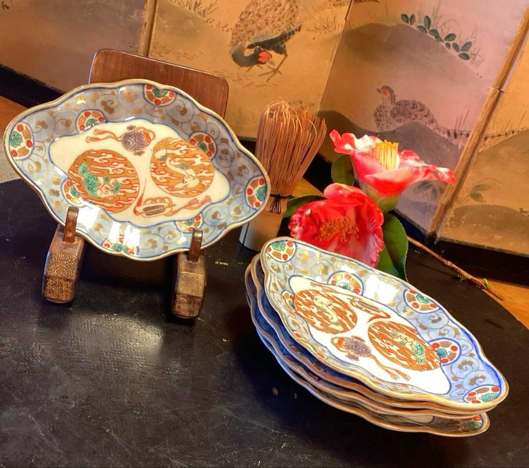 A920 古伊万里　金襴手　人物宝尽紋様　丸紋に唐草　菱形輪花皿　５枚