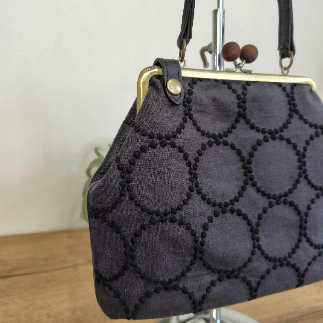 ミナペルホネン/2025tambourineタンバリンチャコール/木玉がま口ショ