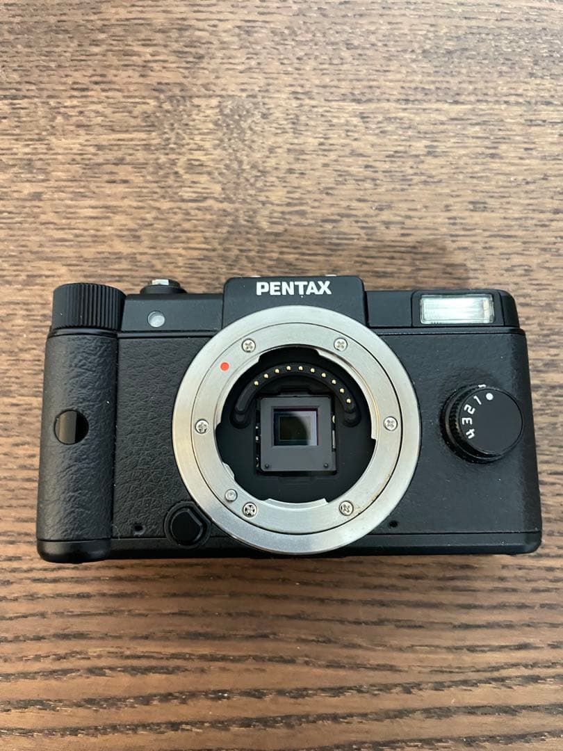 PENTAX Q （ブラック）ミラーレスカメラ 本体と付属品、純正箱に入れて発送