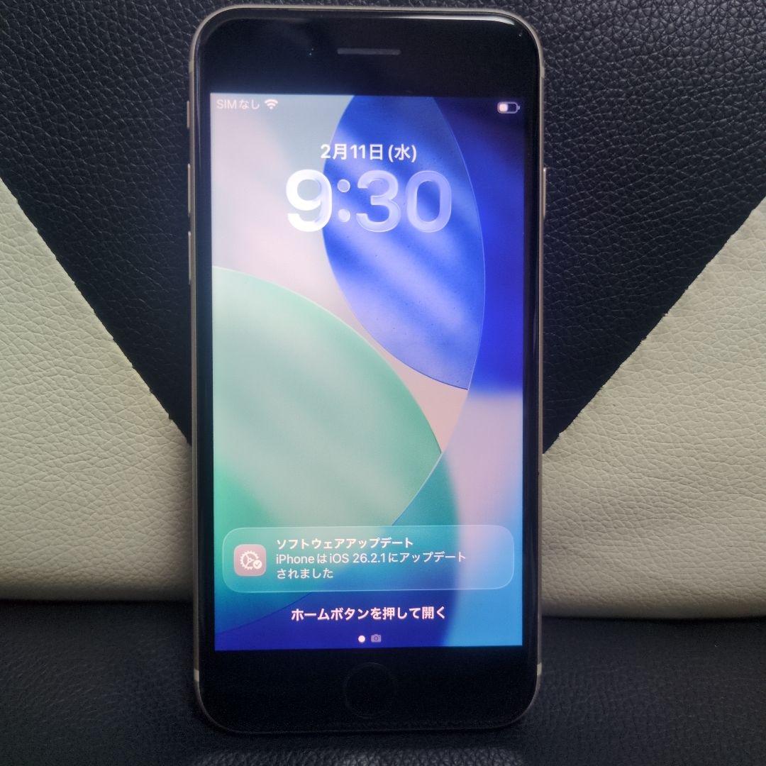 82 美品　iPhone　se3 第3世代　64gb SIMフリー　白　ホワイト