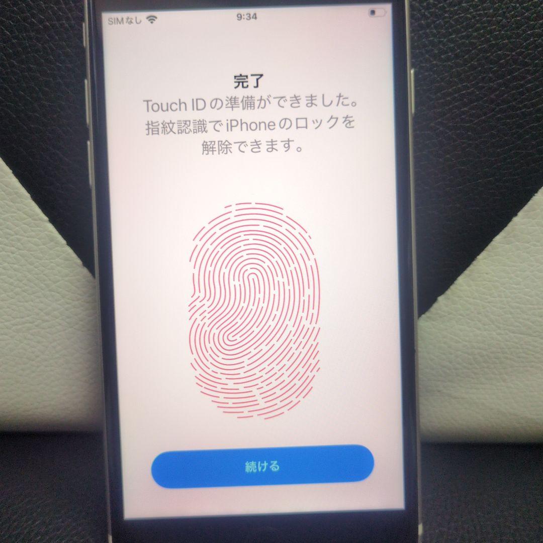 82 美品　iPhone　se3 第3世代　64gb SIMフリー　白　ホワイト