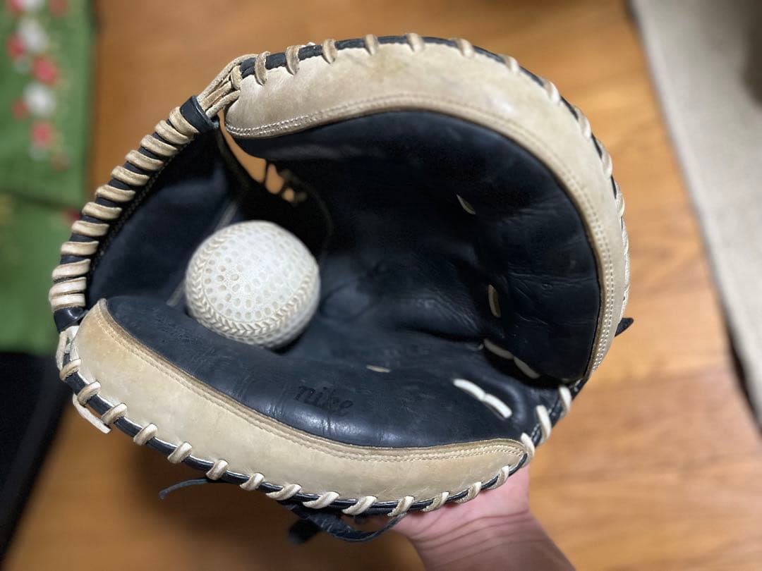NIKE製 ブラックxベージュ 城島健司選手限定モデル 軟式 キャッチャーミット