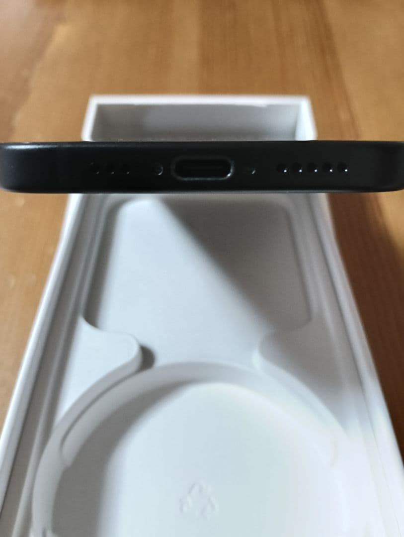 iPhone15　256GB ブラック　バッテリー84%