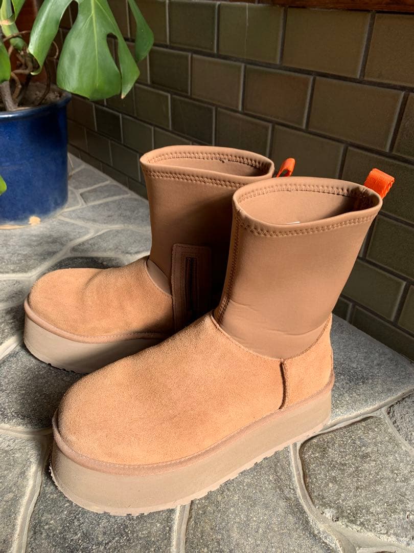 UGG スエード 厚底 ショートブーツ