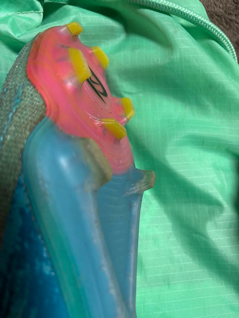 Nike Phantom サッカーシューズ 青・緑・ピンク