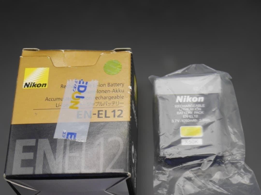 Nikon COOLPIX S8200 シルバー 元箱　予備バッテリー付属品付き