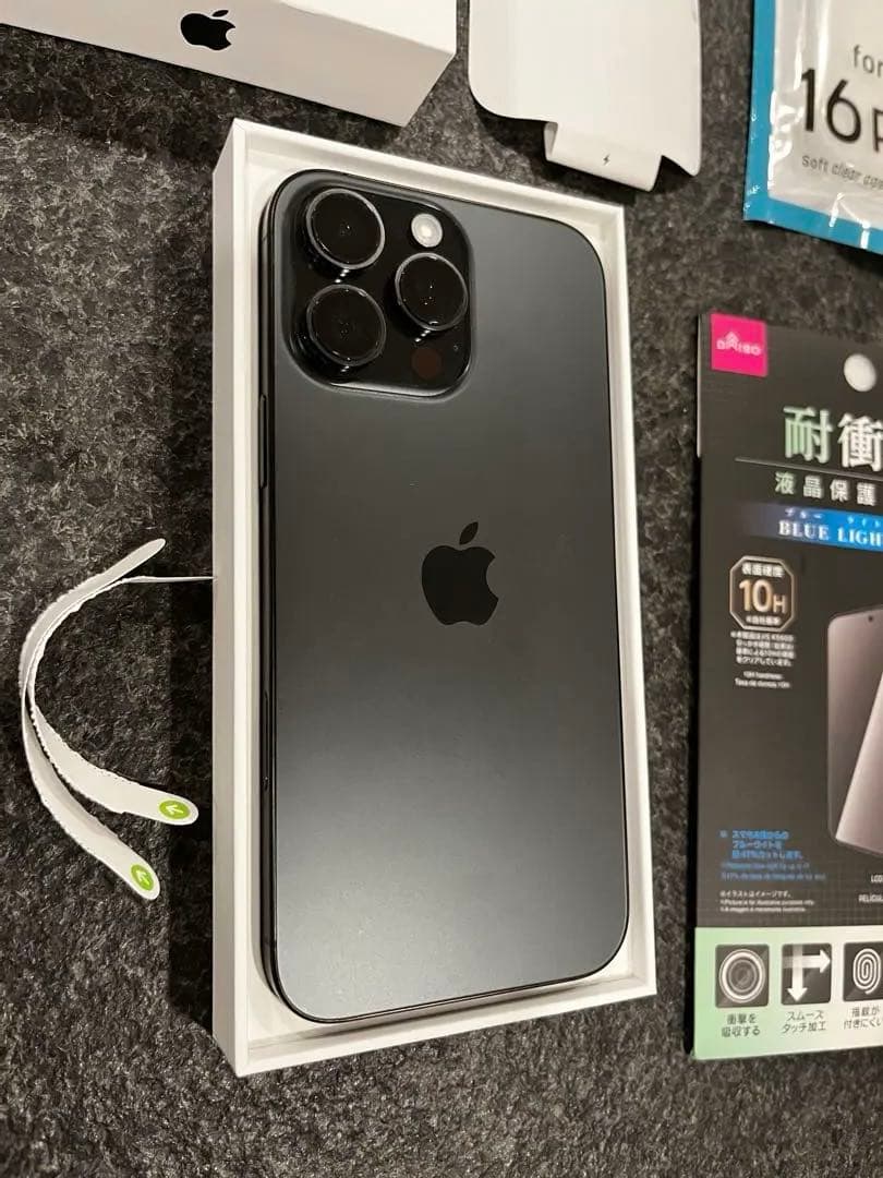 Apple iPhone 16 Pro Max ブラックチタニウム本体 +おまけ