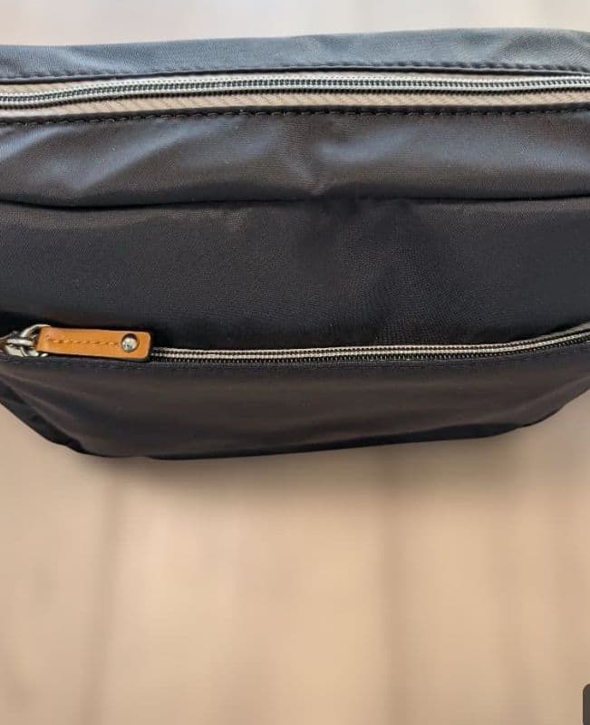 ★期間限定価格★ビサイユ　クロスボディ ショルダーバッグ