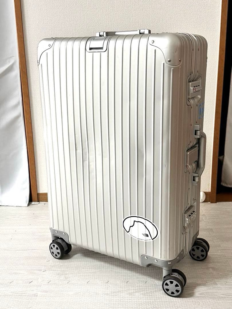 TSAロック付き　アルミニウム合金製　シルバー4輪キャリーケース。