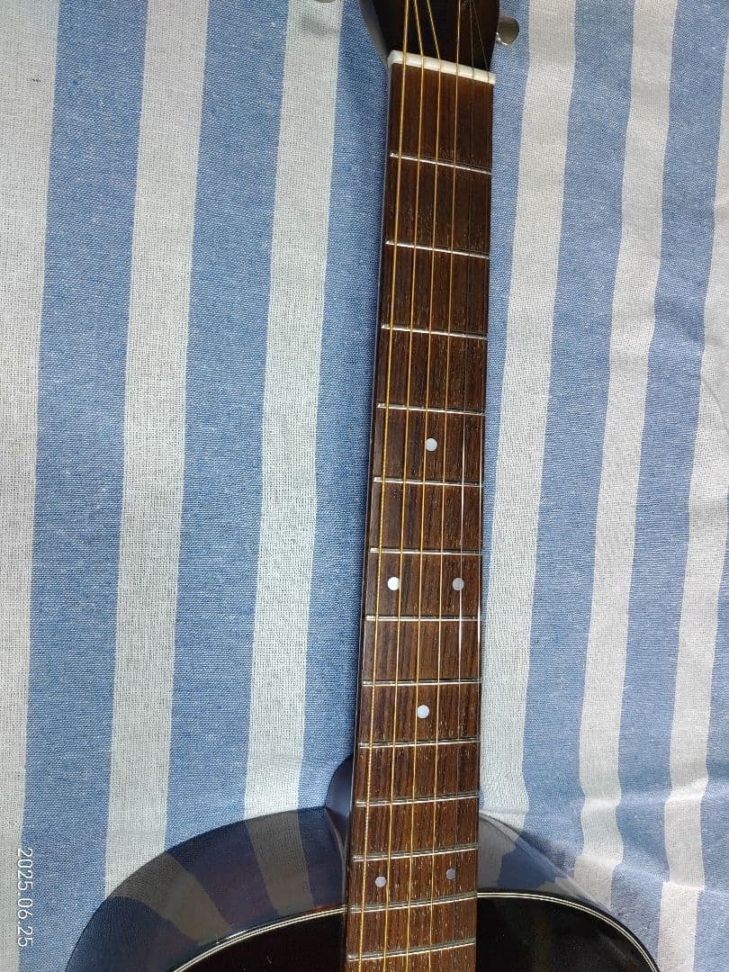 Morrisの12フレットジョイントのNYスタイルギターMY-601tsです。
