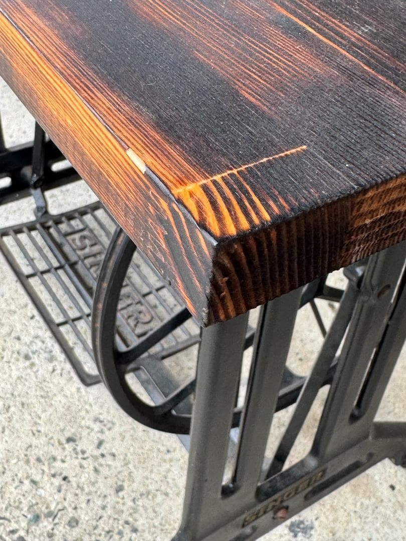 シンガー（Singer）足踏みミシン脚テーブル　リメイク　アンティーク作業台