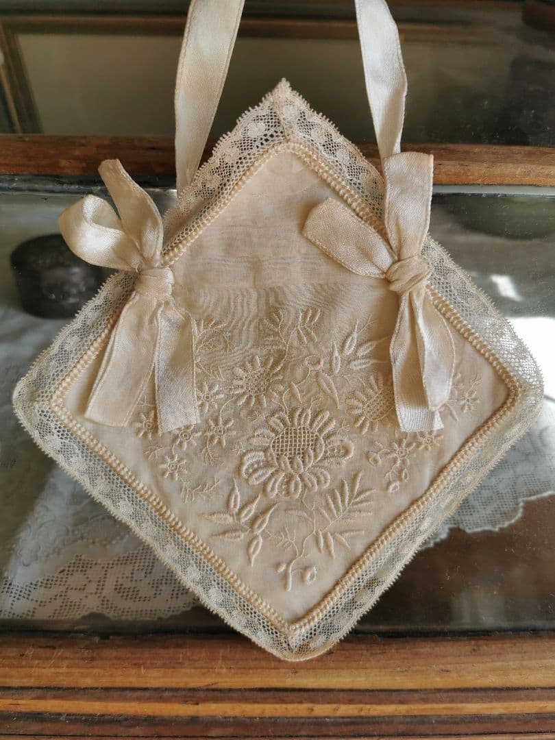アンティーク 初聖体式 花刺繍&プリーツ リネンシルク オモニエール 二重バッグ