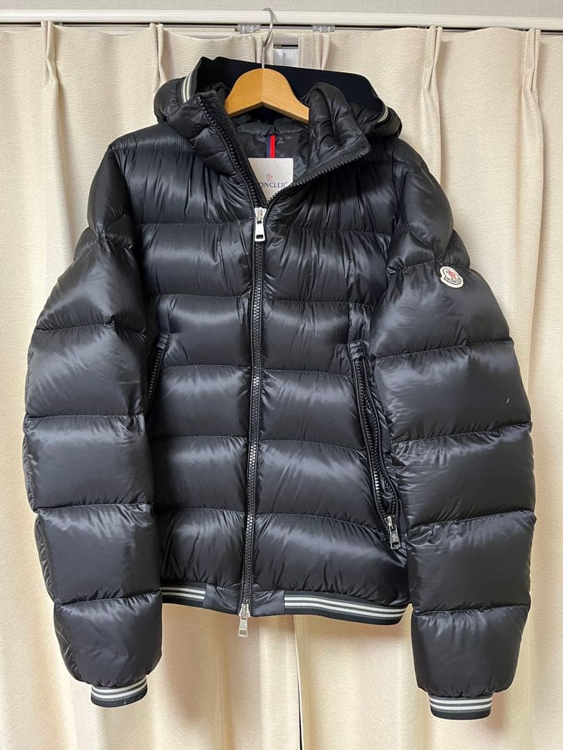 Moncler フード付きダウンジャケット ブラック