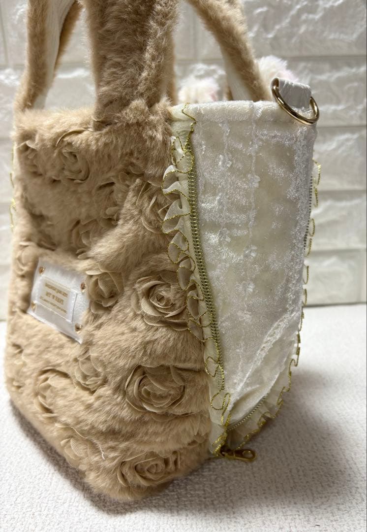 は*☆様 コヤンイサムチョン　サイドファスナーバッグ　ベージュファー　白うさちゃ