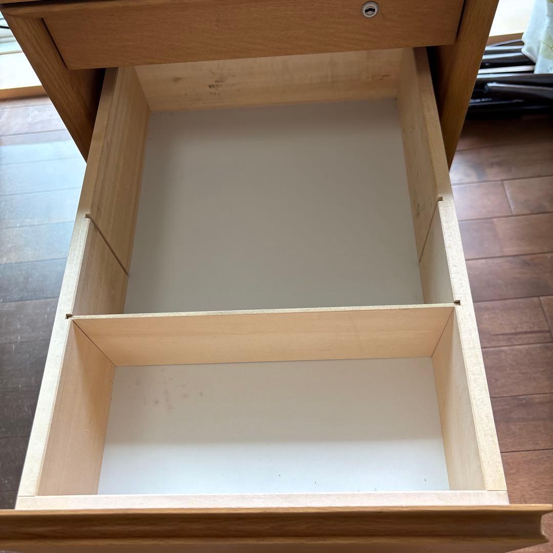 カリモク学習、机　　￼スパイオキッズ