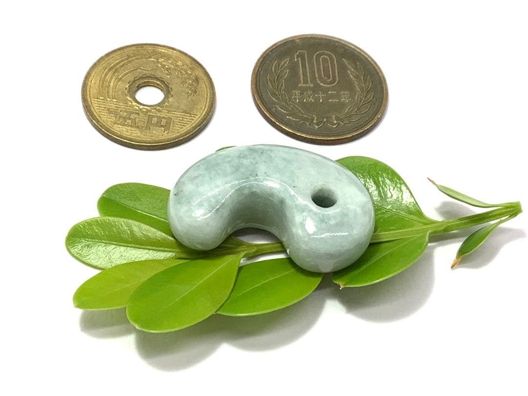 高品質灰青混じり色ヒスイ　糸魚川翡翠ジェダイト　艶照り良好‼️ 外部鑑定鑑別書付