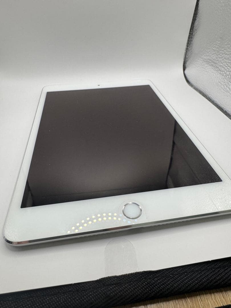 iPad本体 iPad mini 4 A1550 16GB