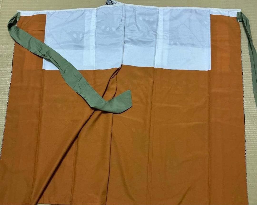 蝶模様絞り柄の小紋着物から　二部式お着物