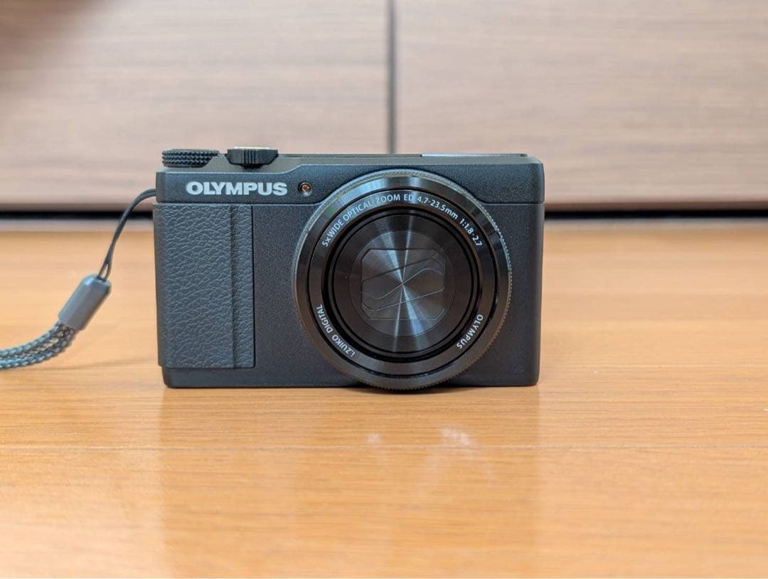 オリンパス　デジカメ　XZ-10