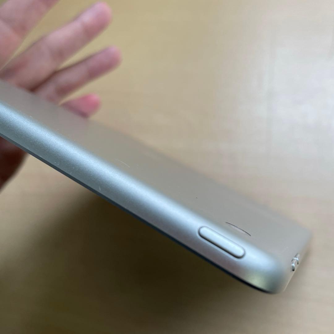iPad 第6世代　A1893　Wi-Fiモデル　シルバー　32GB 美品　#2