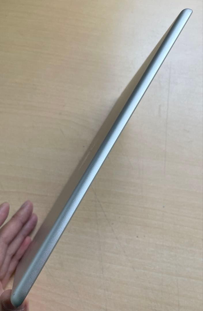 iPad 第6世代　A1893　Wi-Fiモデル　シルバー　32GB 美品　#2