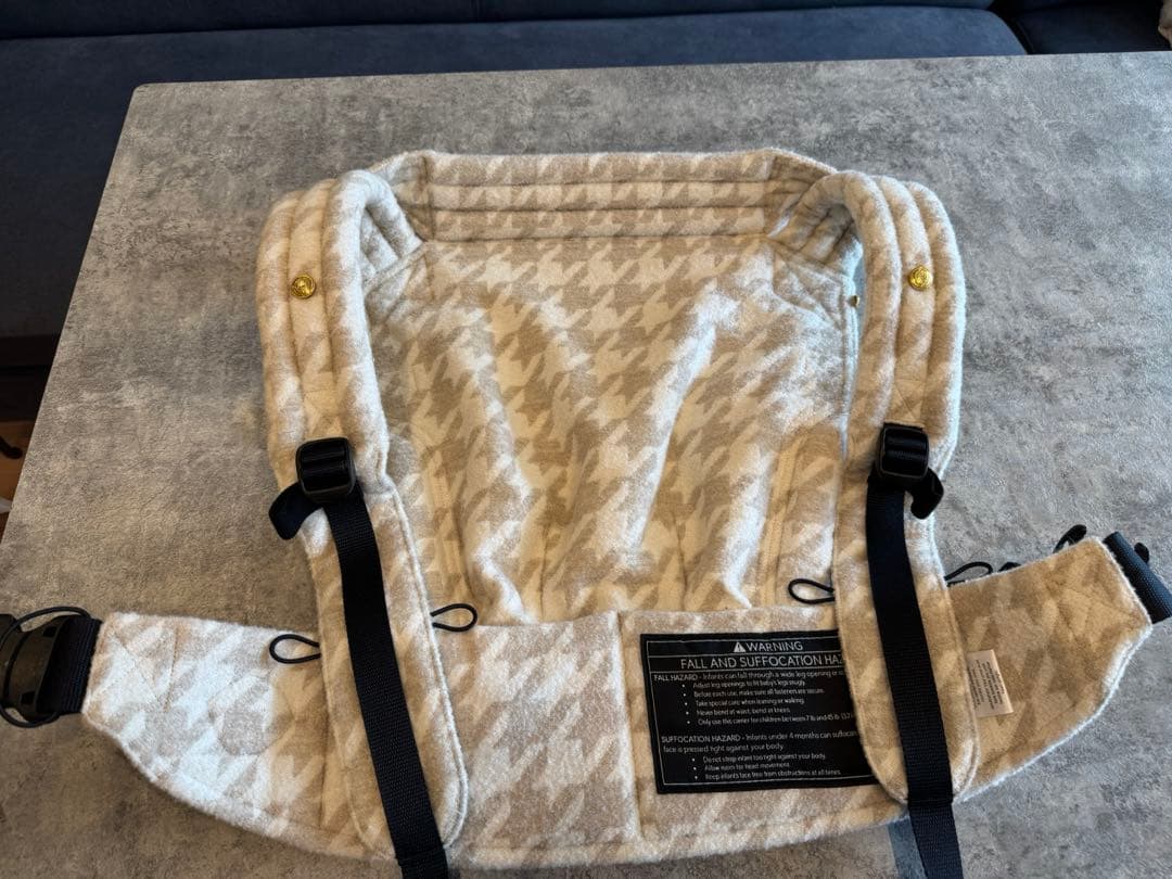 【前向きインサート未使用タグ付き】artipoppe 抱っこ紐