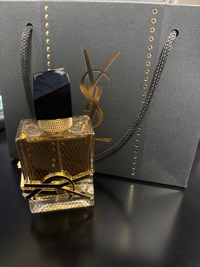 YVES SAINT LAURENT（イヴ・サンローラン）